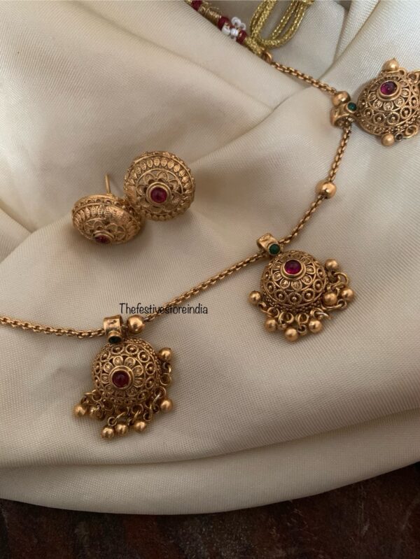 Budgeted round gold necklace set