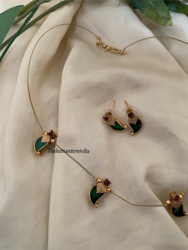 Budgeted Invisible mango pendant chain - GREEN