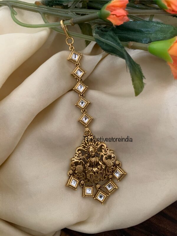 Kundan lakshmi maangtikka