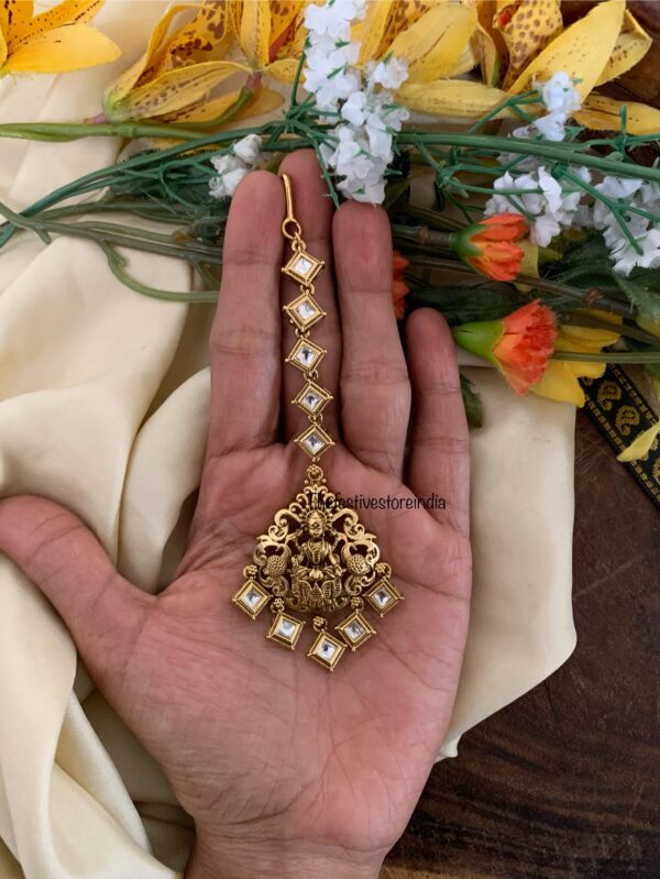 Kundan lakshmi maangtikka