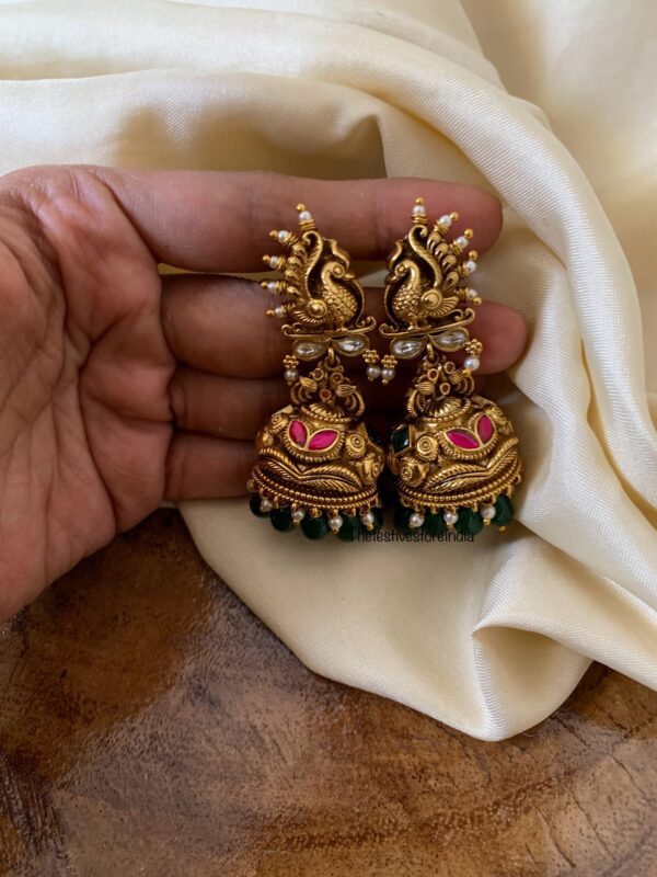 Jadau navilu screwback jhumka
