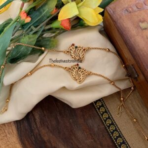 Matte finish Tiny toe motif anklets