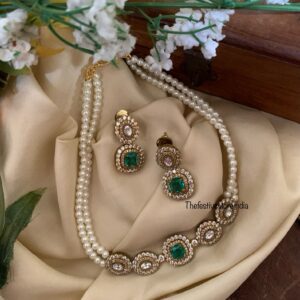 Minimalist pearls Victorian set