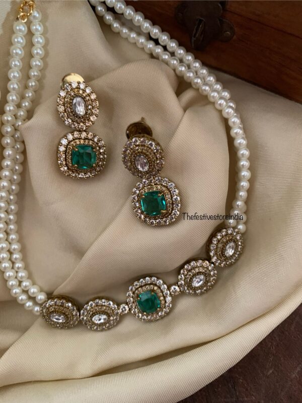 Minimalist pearls Victorian set