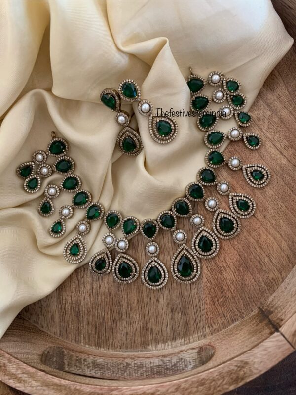 Victorian emerald droplets