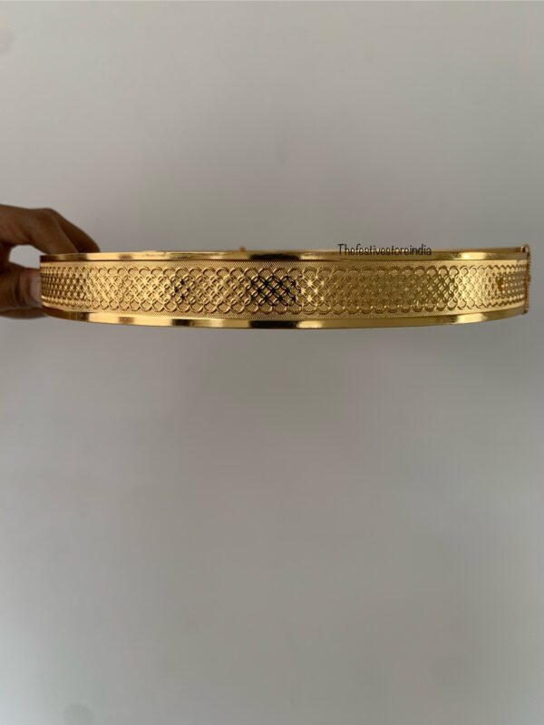 Budgeted gold pattern hipbelt