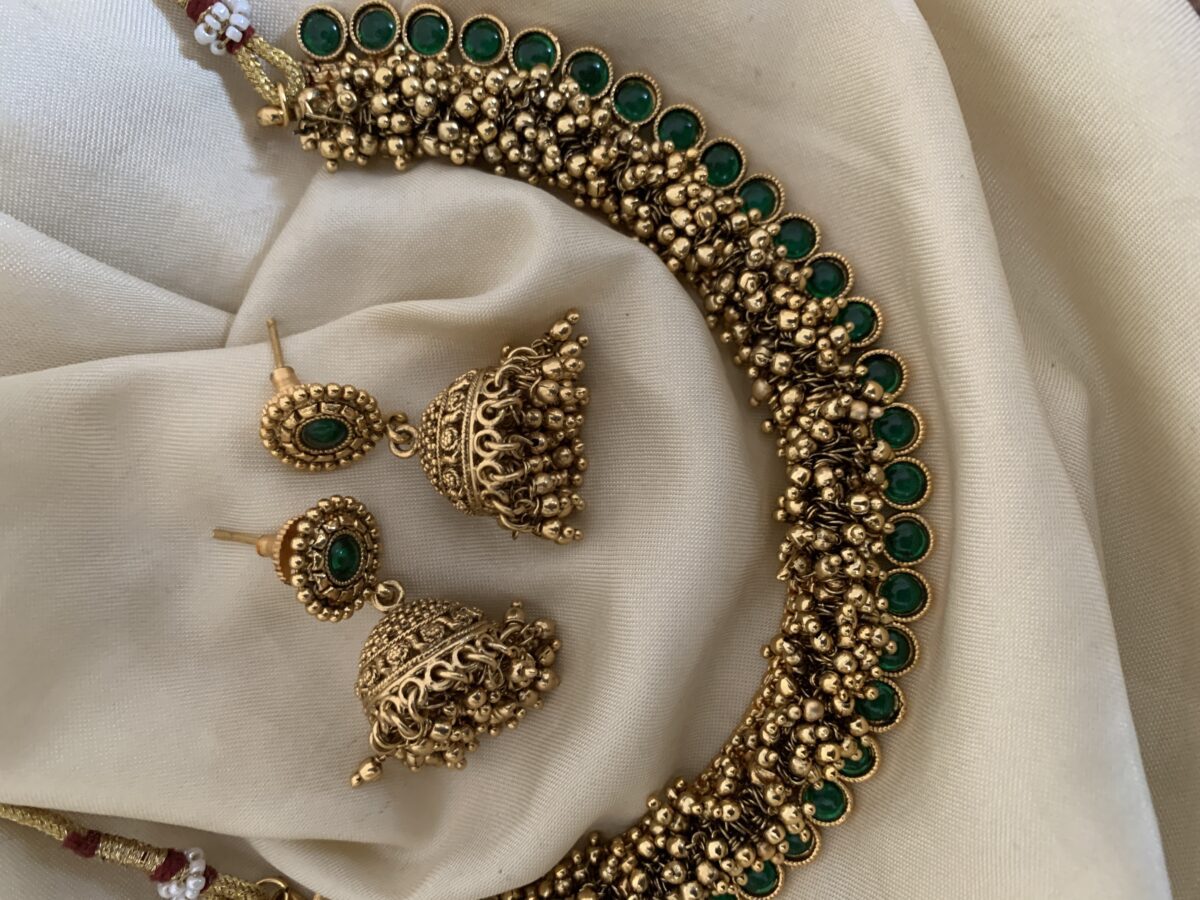 Cluster green necklace set