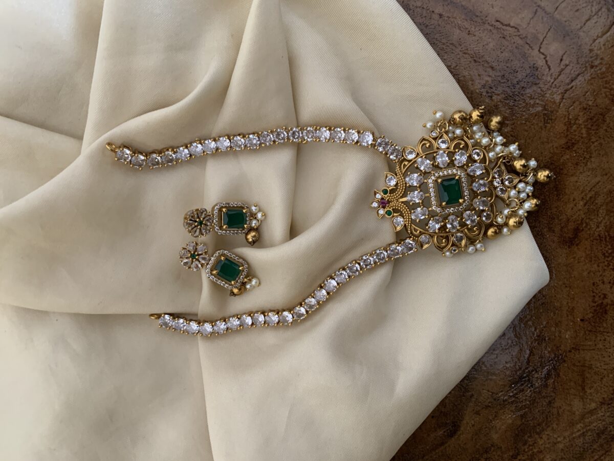 White stone necklace set