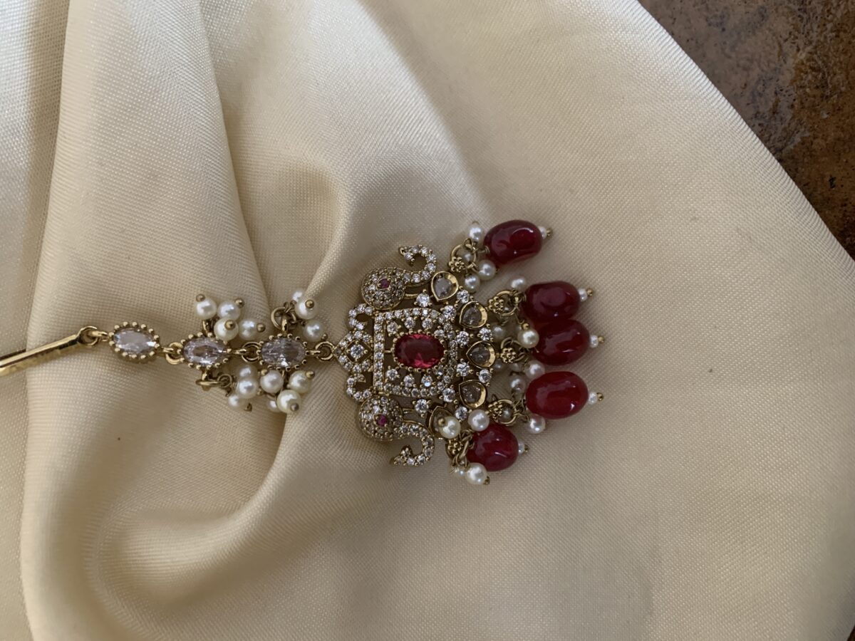 Victorian maroon drops maangtikka