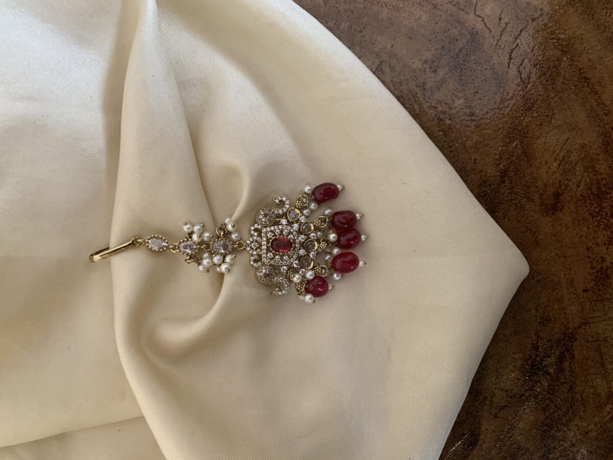 Victorian maroon drops maangtikka