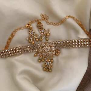 Matte white choker set