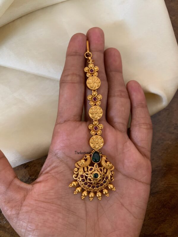 Matte gold maangtikka