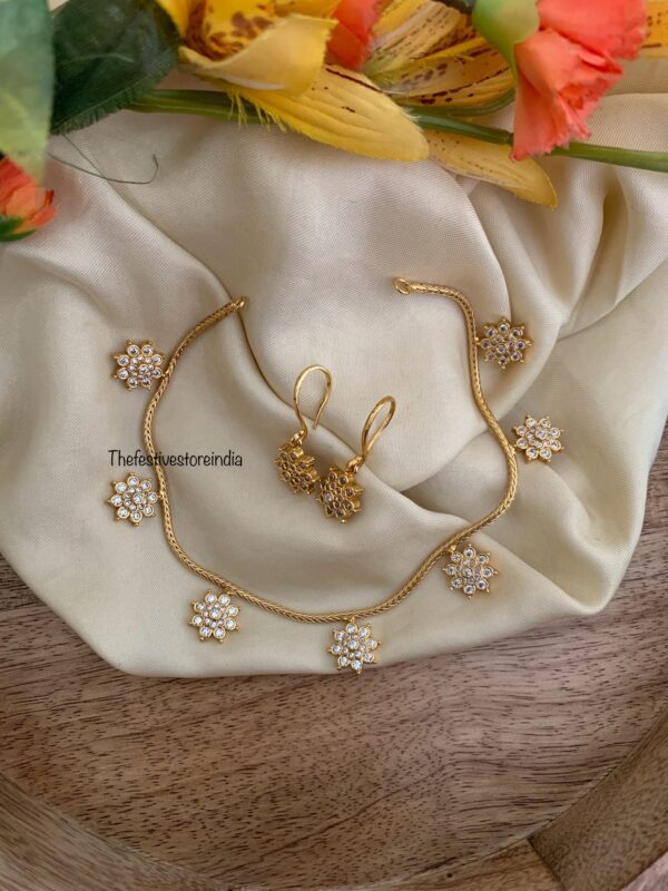 AD bottu gold look alike chain with hook drop earrings