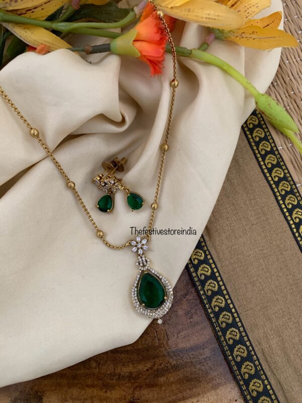 44cms Emerald pendant chain set