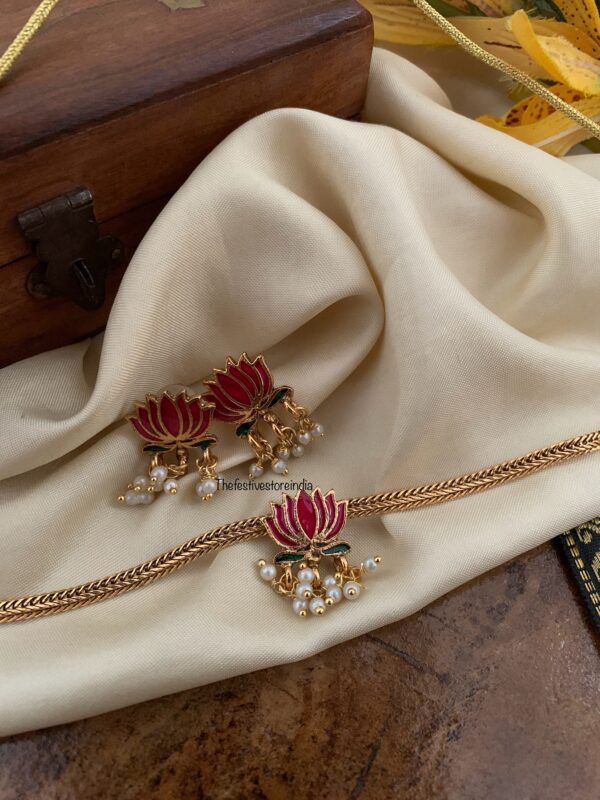 Enamel painted Lotus mopp choker set