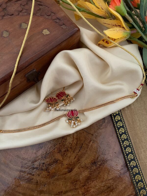 Enamel painted Lotus mopp choker set