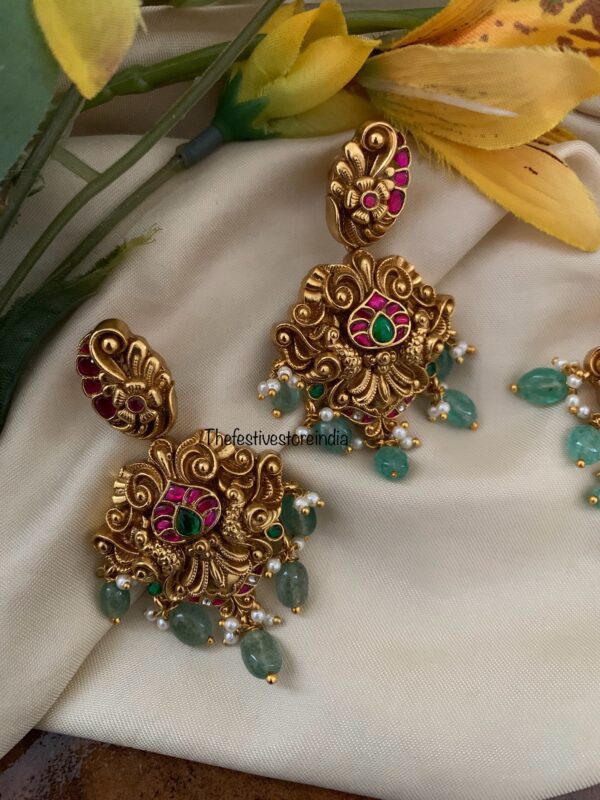Jadau Navilu pendant earrings set