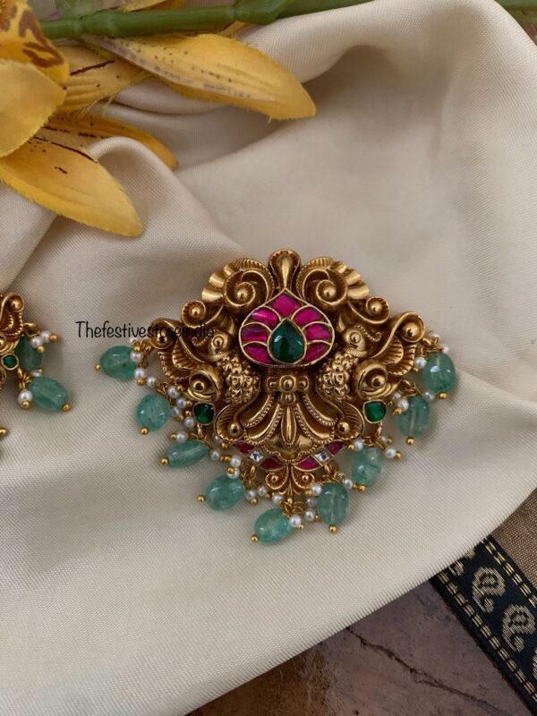 Jadau Navilu pendant earrings set