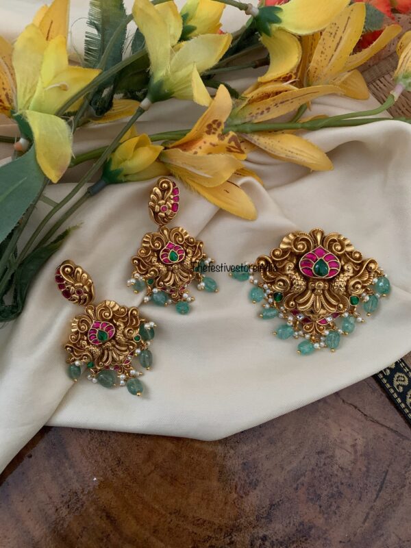 Jadau Navilu pendant earrings set