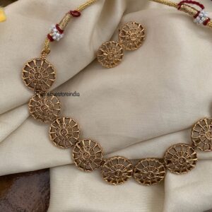 Budgeted carved round matte necklace set