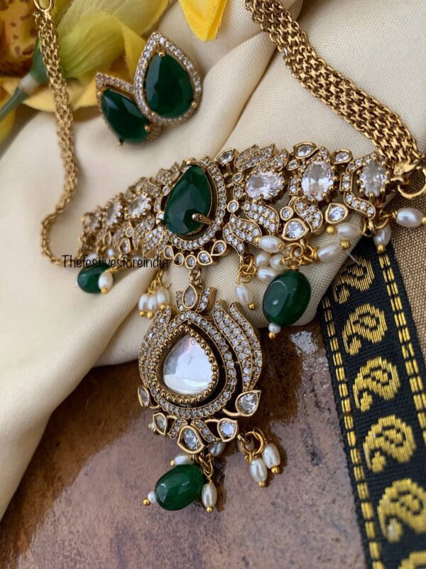 Classic emerald small victorian choker set