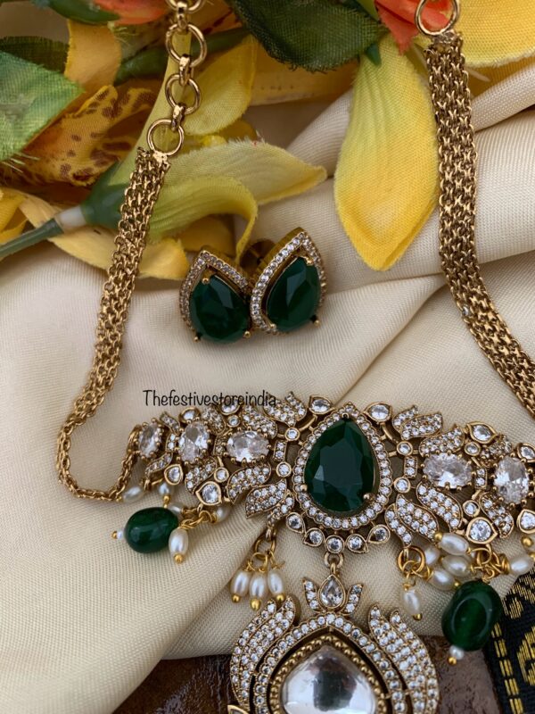 Classic emerald small victorian choker set