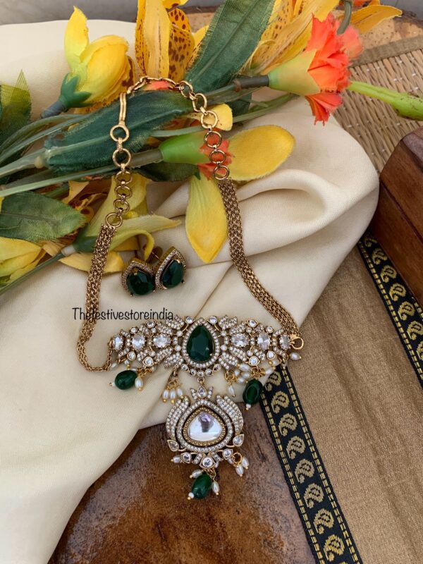 Classic emerald small victorian choker set