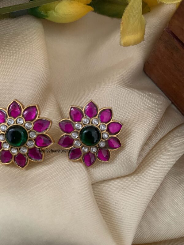 Jadau floral push back studs