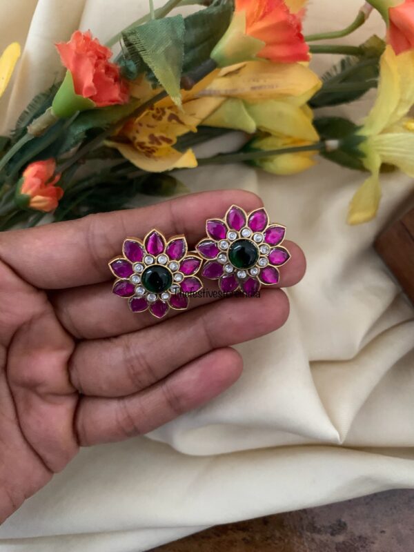 Jadau floral push back studs