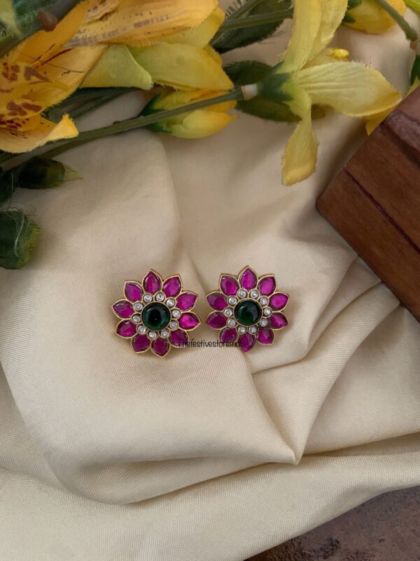Jadau floral push back studs