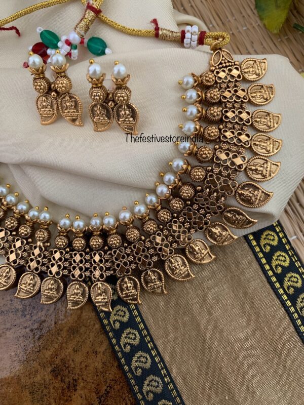 Budgeted knit Lakshmi kaasu necklace set