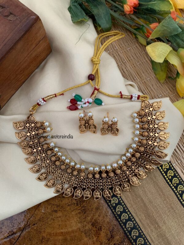 Budgeted knit Lakshmi kaasu necklace set