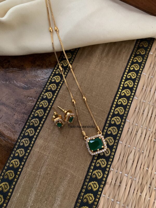 Emerald pendant simple chain set