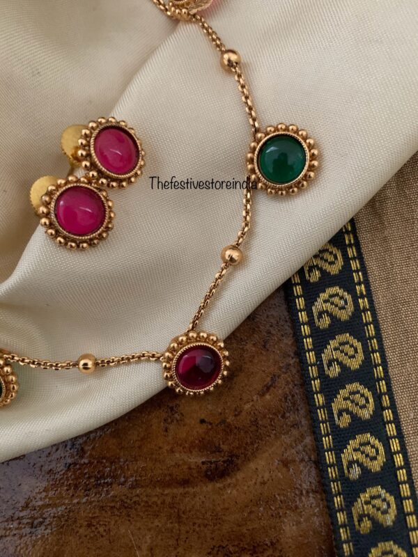Multi color round minimal chain set