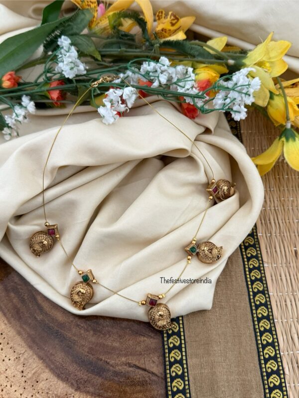 Antique polish Mango invisible chain