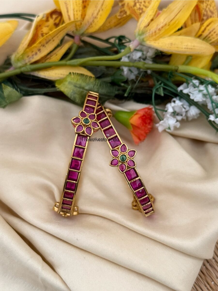 All kemp blocks with flower motif bangles - Set of 2