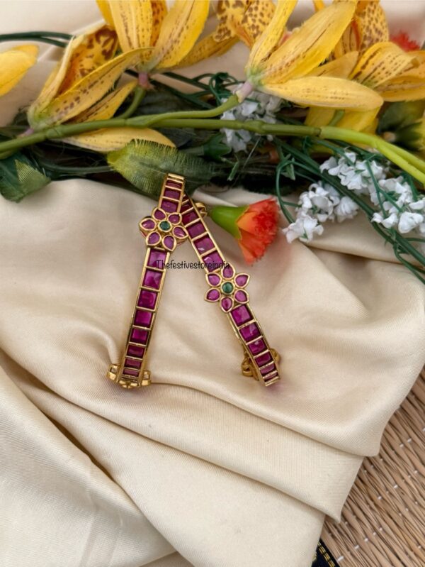 All kemp blocks with flower motif bangles - Set of 2