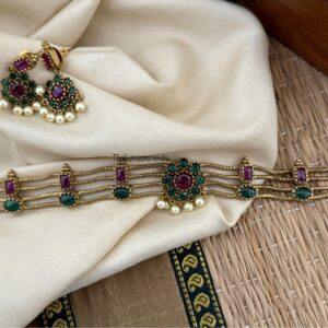 Classic antique polish kemp and green choker set
