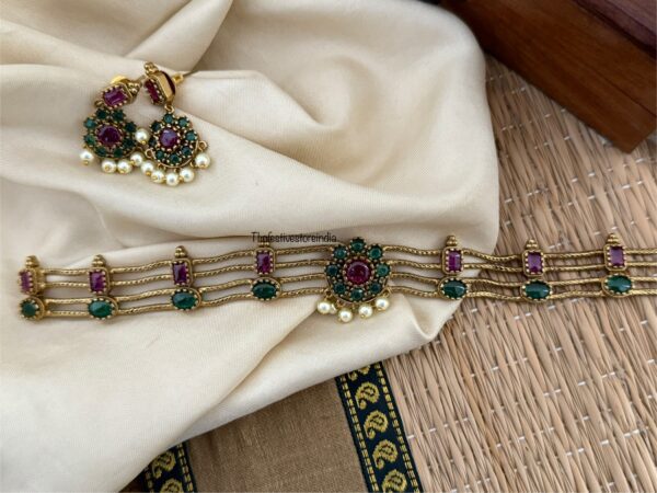 Classic antique polish kemp and green choker set