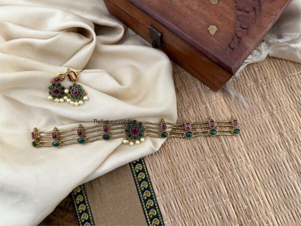 Classic antique polish kemp and green choker set