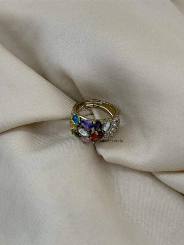 Multi color stone finger ring