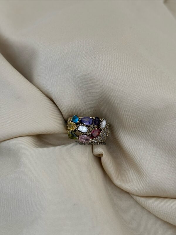 Multi color stone finger ring