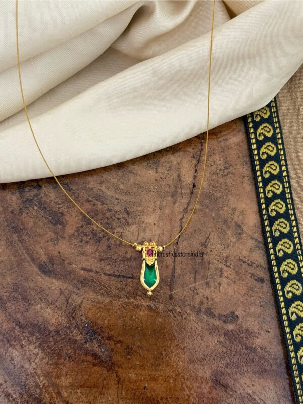 Single enamel palakka pendant invisible chain