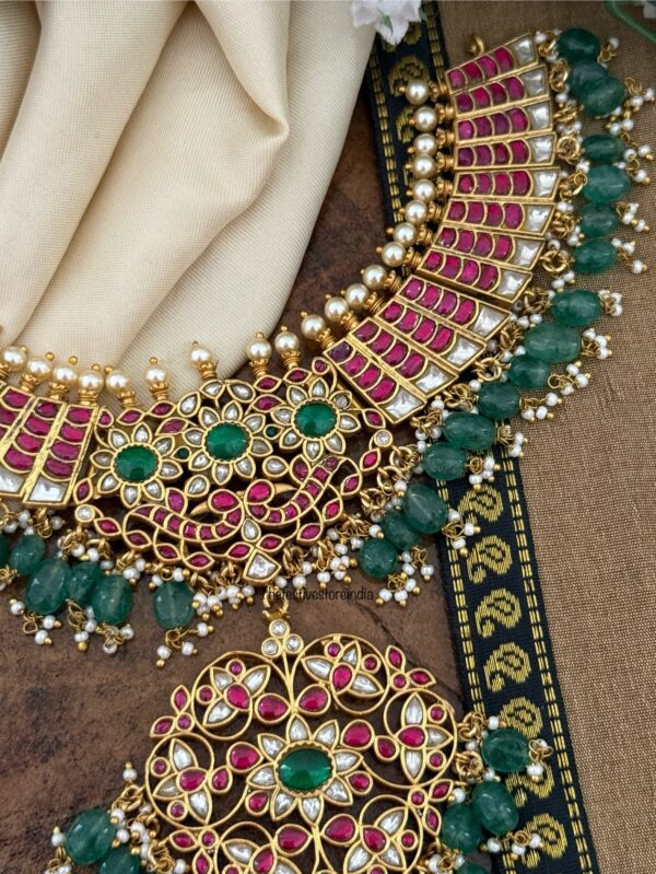Classic Jadau all kemp with green drop necklace