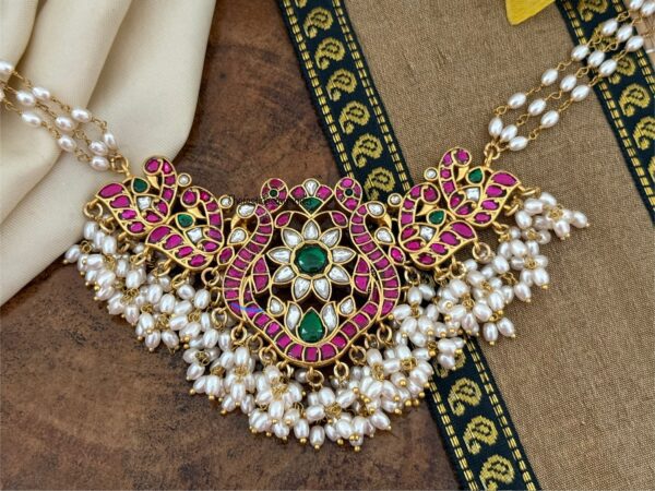 Classic kemp and pearls with rice pearls hanging choker