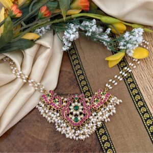 Classic kemp and pearls with rice pearls hanging choker