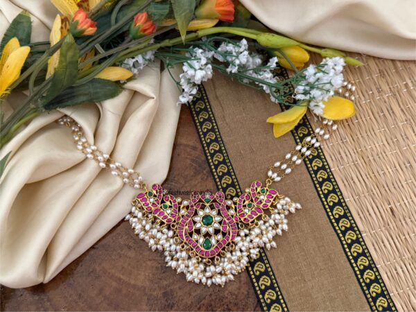 Classic kemp and pearls with rice pearls hanging choker