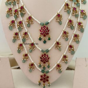 Jadau Teen lada haaram with screwback earrings
