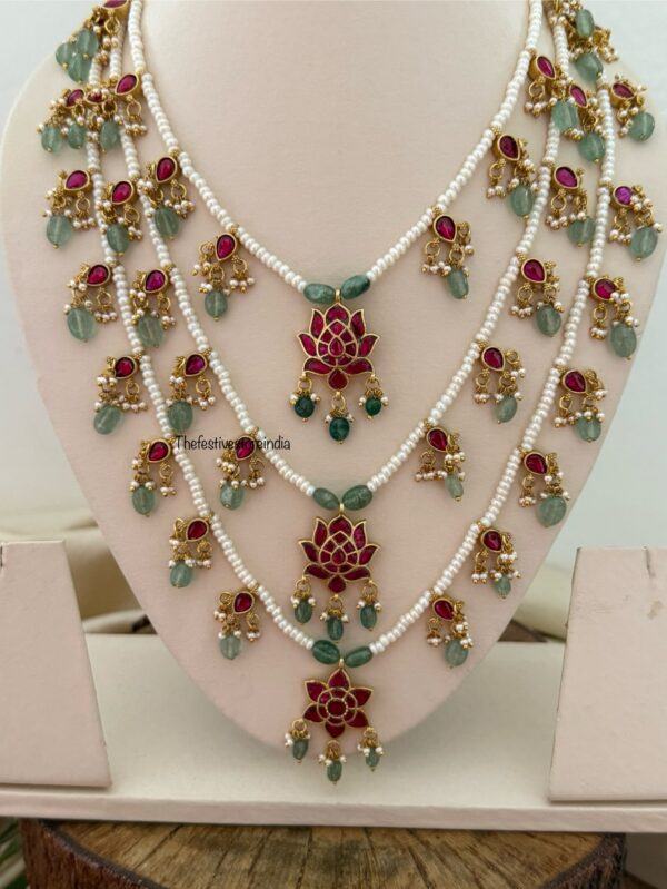 Jadau Teen lada haaram with screwback earrings