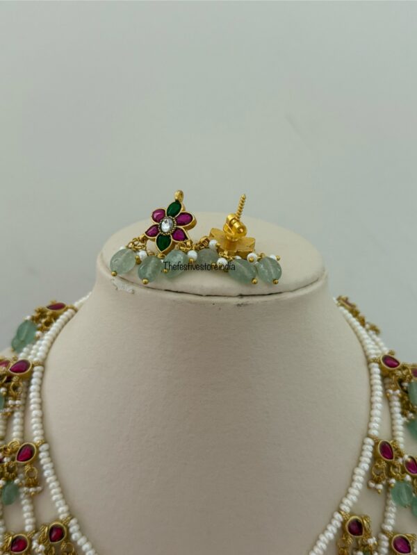 Jadau Teen lada haaram with screwback earrings